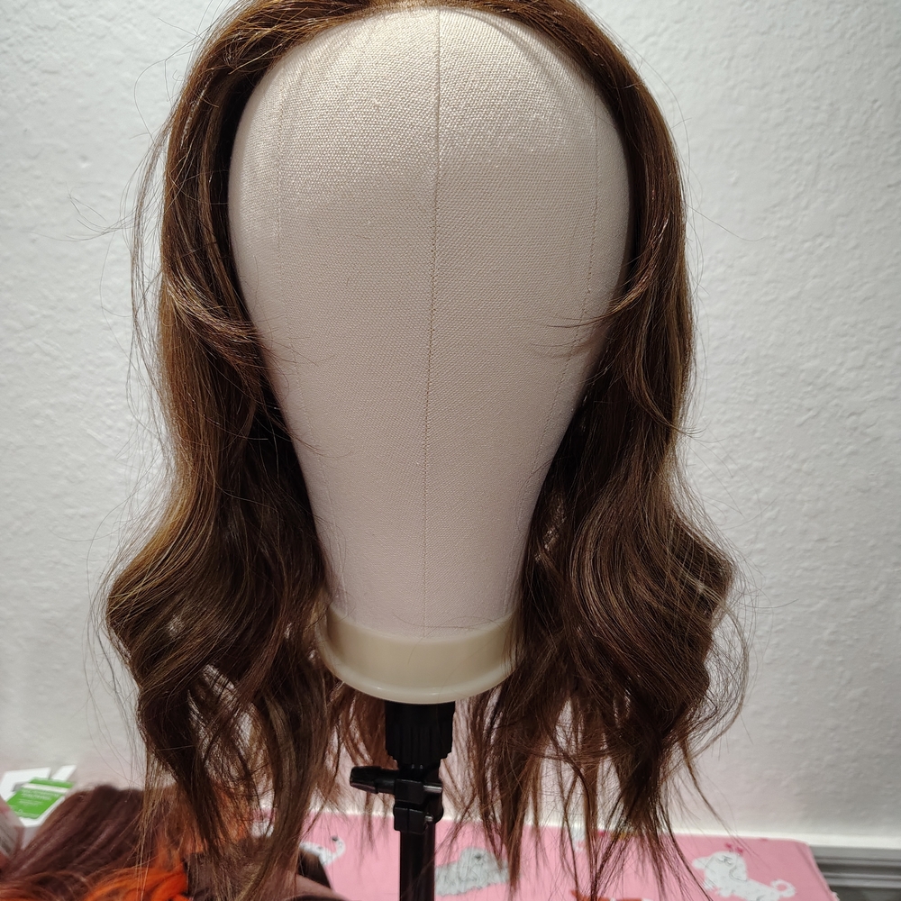 Elegant Brown Wavy Hair Wig